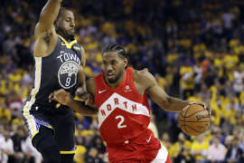 Kawhi firma con Clippers y lo vetan de table dance en Toronto