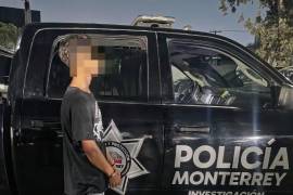Un menor de 16 años fue detenido con tres bolsas de cristal en Monterrey y es investigado por su presunta participación en robos a una tienda de conveniencia.