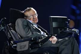 Enfermera de Stephen Hawking es suspendida por desatender al científico