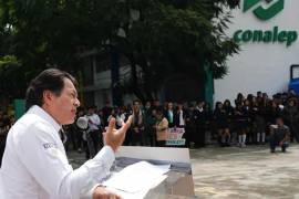 Contempla que los estudiantes de Conalep tengan acceso directo a formación ligada al sector petrolero, lo que incluye prácticas profesionales.