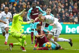 West Ham del 'Chicharito' es goleado por el Swansea City