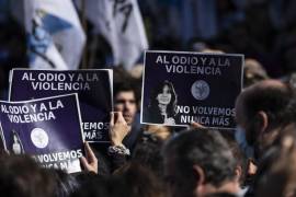 Argentina. Tres personas han sido detenidas tras el atentado armado contra la Vicepresidenta, suceso que conmocionó a la población.