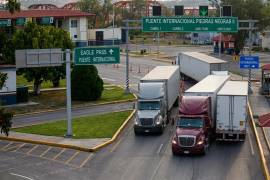 Más de 700 tractocamiones permanecían varados en Eagle Pass, Texas, debido a las restricciones para retornar a México.