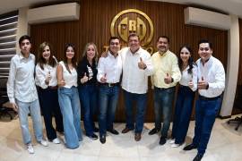 Verónica Martínez encabezó la toma de protesta de la nueva mesa directiva de la Asociación Universitaria Colosista en Torreón.