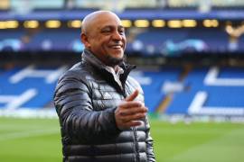 Roberto Carlos permanece en recuperación tras una cirugía cardíaca de emergencia, reportado estable y fuera de peligro.