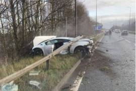 Portero del Manchester United destroza su Lamborghini en accidente