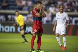 Pulido hace el ridículo y las Chivas caen frente a la Fiorentina