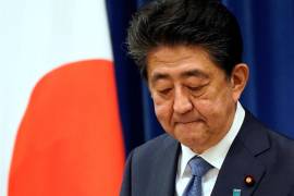 Shinzo Abe, deja el cargo tras un mandato récord derrocado por una colitis ulcerosa crónica