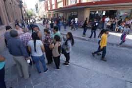 Ayer viernes, los comerciantes se empezaron a instalar en el centro de Saltillo.