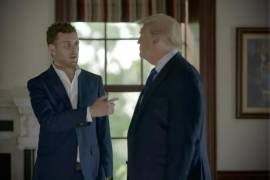 Alex Holder, documentalista británico, con Donald Trump. Discovery compra el documental de Alex Holder sobre los últimos días de Trump en la Casa Blanca.