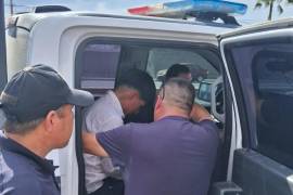 Un ciudadano intervino para retirar al adolescente de la zona de riesgo antes del arribo de los cuerpos de auxilio.