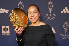 Charlyn Corral hizo historia en Londres al recibir el Trofeo Gerd Müller 2026, reconocimiento que la acredita como la mejor goleadora del mundo.