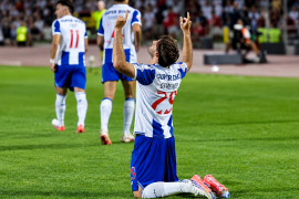 Santiago Giménez estrenó su cuenta con Porto, Armando León marcó dos veces para Osijek y la Hormiga González no pudo anotar con Olympiacos.