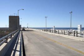 El puente internacional de la Presa La Amistad, fue reabierto al tráfico vehicular desde el pasado lunes 18 de diciembre.