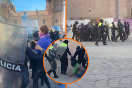 . Testimonios y videos en redes sociales muestran el uso de extintores y gases por parte de los agentes, mientras se exige la liberación de las mujeres detenidas.
