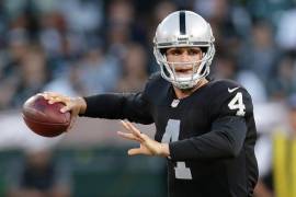 Derek Carr fue operado con éxito