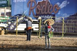 El equipo de charros El Rayito, durante su participación en la Pista de Calentamiento. FOTOS: HÉCTOR GARCÍA