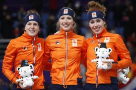 Holanda arrasa en patinaje de velocidad