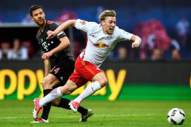 Alonso y Lahm se despiden celebrando el título 27 del Bayern