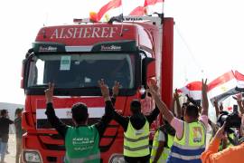 El paso fronterizo de Rafah abrió este domingo por segundo día consecutivo para permitir la entrada de 17 camiones de ayuda humanitaria.