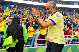 Raúl ‘Potro’ Gutiérrez fue homenajeado por el América en su aniversario 110, pero su presencia con la camiseta azulcrema provocó una ola de críticas entre los aficionados de Cruz Azul.