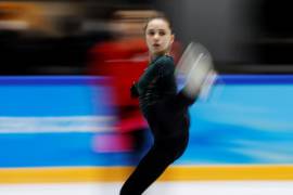 La patinadora artística Kamila Valieva del Comité Olímpico Ruso en acción durante una sesión de práctica en los Juegos Olímpicos de Beijing 2022, Beijing, China. EFE/EPA/How Hwee Young
