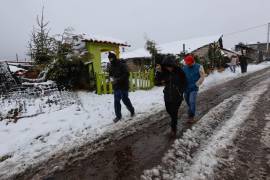 Ante la presencia del Frente Frío No. 8 y la Tormenta Tropical Rafael, las autoridades recomiendan a la población tomar precauciones y seguir actualizaciones de Protección Civil y el SMN para minimizar riesgos.