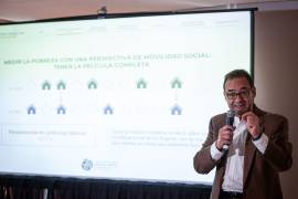 Gonzalo Hernández Licona, Director del Observatorio Social CEEY SONA CES MYWDES TICOUN durante la Presentación “Resultados sobre la persistencia de la pobreza laboral en México.