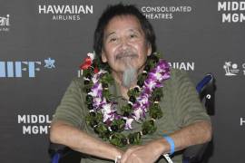 Albert Pyun llega al Festival Internacional de Cine de Hawái 2021 en Honolulu.