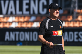Javier Aguirre comenzó a trabajar con el Valencia en Paterna, con la misión de sacar al equipo de la zona de descenso.