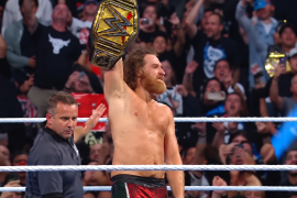 Sami Zayn venció a CM Punk en la Arena Ciudad de México y comenzó su segundo reinado como campeón indiscutido de WWE.
