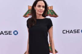 Alarma por las flaquísimas piernas de Angelina Jolie