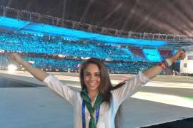 Paola Longoria celebra al doble tras su triunfo en los Centroamericanos