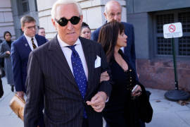 Reducen sentencia de Roger Stone, amigo de Donald Trump, a tres años y cuatro meses de prisión