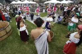 Cuatro Ciénegas enciende el ambiente de la Feria de la Uva 2026 con la llegada y coronación de su Reina este jueves 30 de agosto.