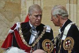 El príncipe Andrés duque de York, hermano del rey Carlos III de Inglaterra, anunció este viernes que renunciará a todos sus títulos y honores reales.