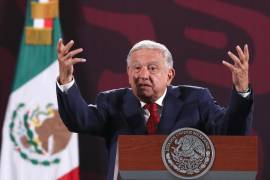 López Obrador se defendió y aseguró que su gobierno no es títere de grupos de poder económico ni de la delincuencia organizada, cómo sí lo fue el de Felipe Calderón.