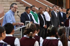 Emanuel Garza Fishburn, secretario de Educación de Coahuila, instruyó la conformación del Comité de Arranque, que permitió coordinar esfuerzos entre las distintas áreas para atender las escuelas afectadas y garantizar el inicio del ciclo escolar 2025-2026.