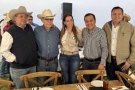 POLITICÓN: Con sombrero y botas, hay reunión de reconciliación en La Laguna