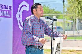 El alcalde de Monclova, Carlos Villarreal Pérez, destacó que la posible reactivación del gas shale en la región Centro de Coahuila podría representar una oportunidad de inversión y desarrollo económico.