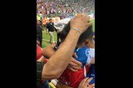 El futbolista de Chivas que lloró con su madre tras debutar en Primera División