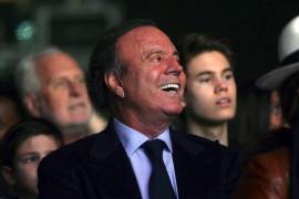 Julio Iglesias recibe homenaje de la Academia de Grabación de EU