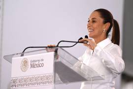 Claudia Sheinbaum, presidenta de México, durante su intervención en la ceremonia del Apoyo bimestral para mujeres de 60 a 64 años realizado en la explanada principal de Nezahualcóyotl.