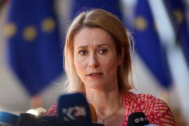 La Alta Representante de la UE para Asuntos Exteriores y Política de Seguridad, Kaja Kallas, comparece ante la prensa durante un Consejo de Ministros de Asuntos Exteriores y Defensa de la UE en Bruselas.