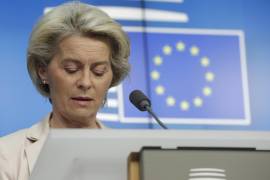 La presidenta de la Comisión Europea, Ursula von der Leyen, da una conferencia de prensa en Bruselas Bélgica.