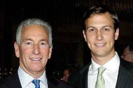 En 2005 Kushner padre se declaró culpable de cargos de evasión fiscal, entre otros, y fue sentenciado a dos años de prisión.