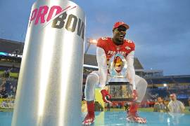 Von Miller se convierte en agente de Kirk Cousins, lo quiere en Broncos