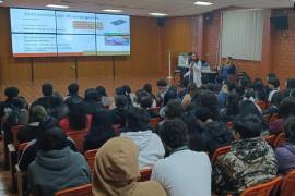 El enfoque incluye tanto a hombres como a mujeres en la responsabilidad compartida.