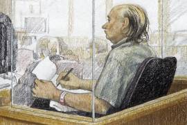 En este dibujo aparece el presunto asesino serial Robert Pickton tomando notas en el segundo día de su juicio en la Corte Suprema de Columbia Británica en New Westminster, Columbia Británica, el 31 de enero de 2006.