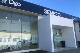 Peritos y agentes de la Fiscalía General del Estado llevaron a cabo el procesamiento de la escena con el propósito de esclarecer las causas que originaron el fatal accidente.